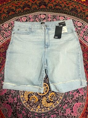 Lee Denim Women’s Bermuda Shorts Find The Light Mid Rise 18M